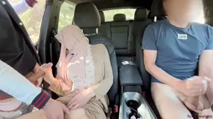 Istri Jilbab Diewe Teman Suami Dimobil – Bokep Indo